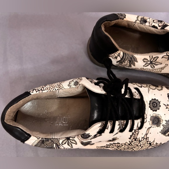 A Work of Art Sneaker - Picture 4 of 7